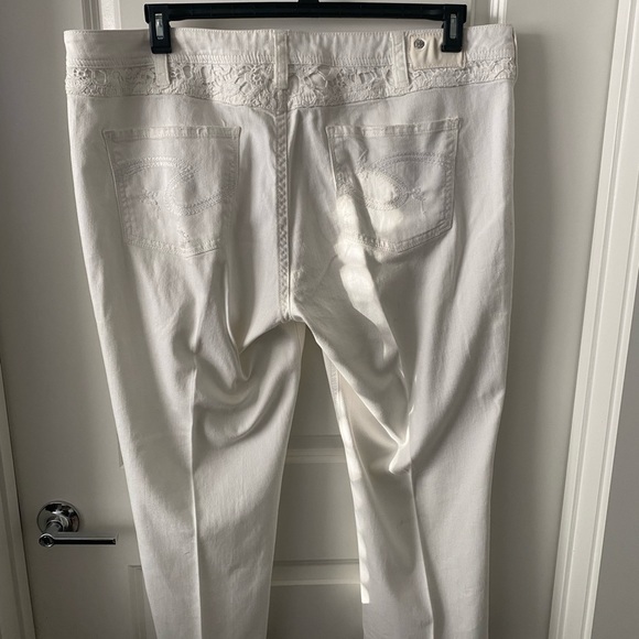 SILVER JEAN CO. WOMEN’S JEANS - Picture 4 of 6